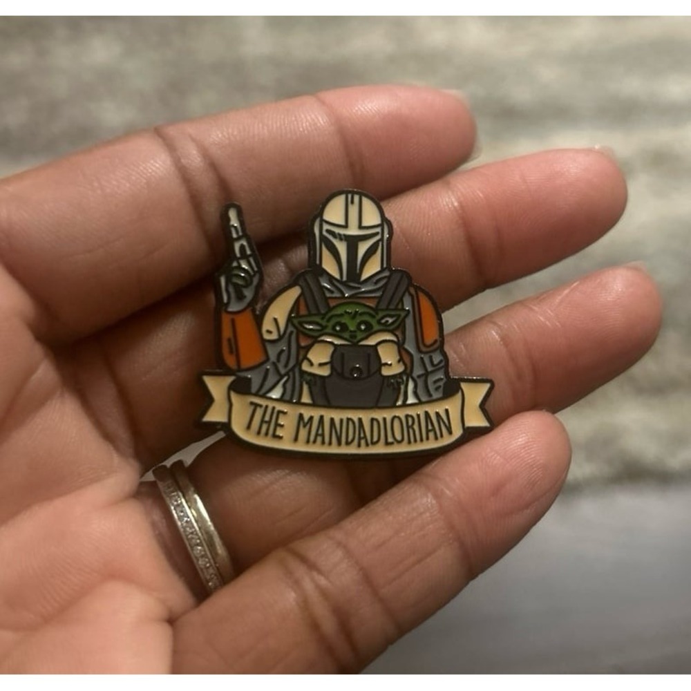 Mandadlorian & Grogu enamel pin Star Wars tv series